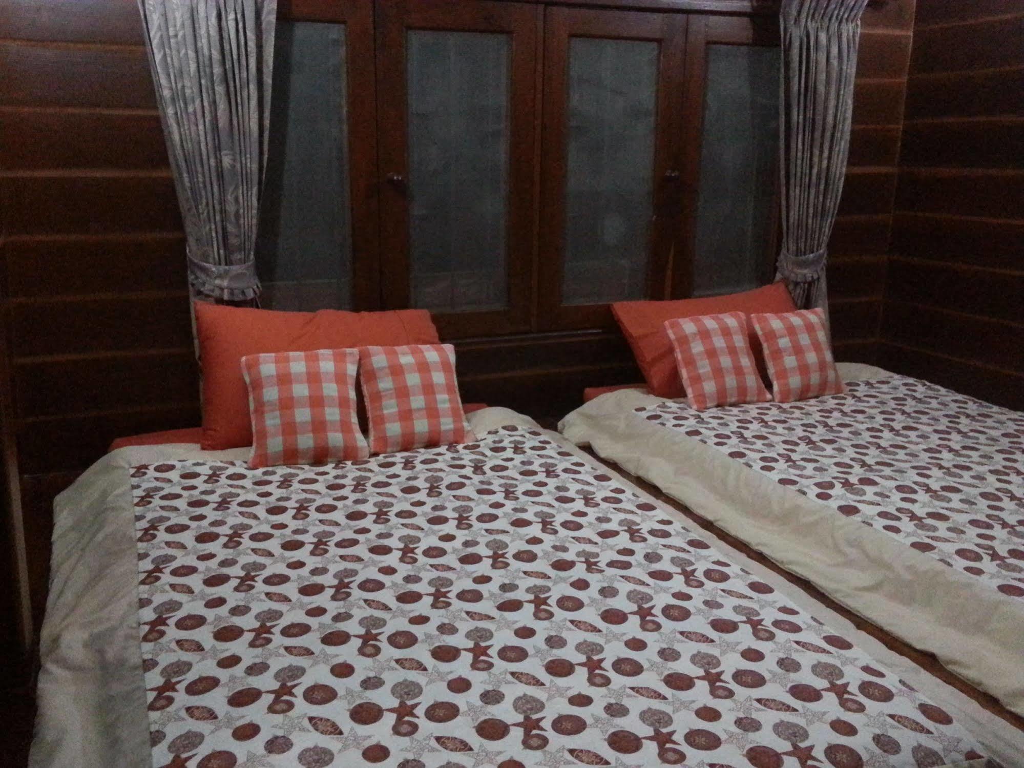 Rim Nam Kong Homestay Pak Chom Exterior foto