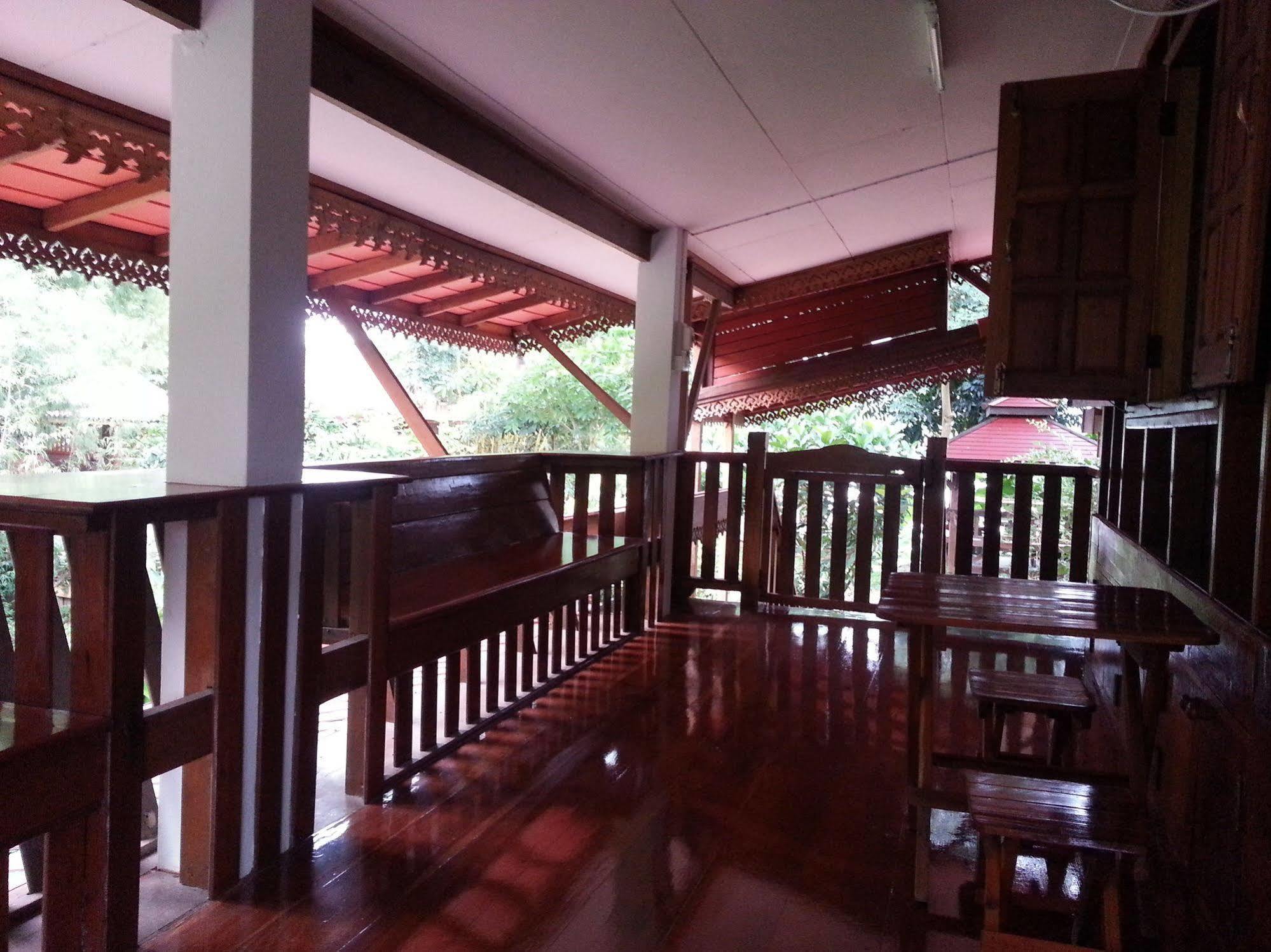 Rim Nam Kong Homestay Pak Chom Exterior foto