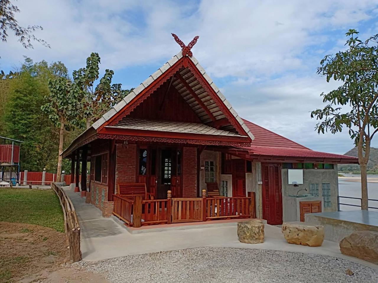 Rim Nam Kong Homestay Pak Chom Exterior foto